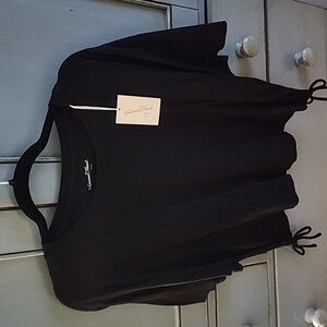 Cropped black t-shirt with adjustable side ties